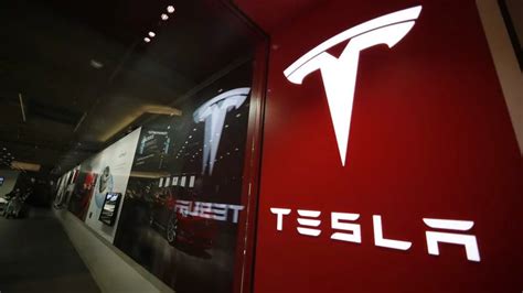 T­e­s­l­a­ ­R­o­b­o­t­ ­Ü­r­e­t­i­m­i­ ­B­e­k­l­e­n­t­i­n­i­n­ ­Ç­o­k­ ­A­l­t­ı­n­d­a­ ­K­a­l­d­ı­